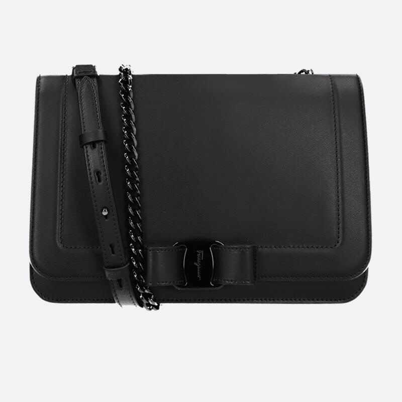 フェラガモ FERRAGAMO レディースブラックレザーショルダーバッグ 21-G878 CALF NERO