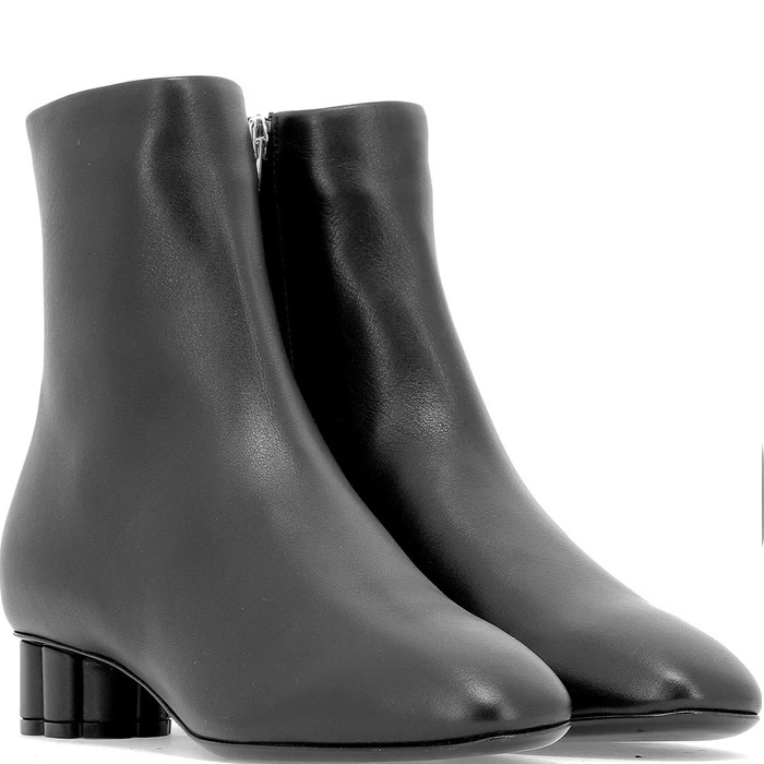 サルバトーレフェラガモ Salvatore Ferragamo レディース アーモンドトゥアンクルブーツ 0693095